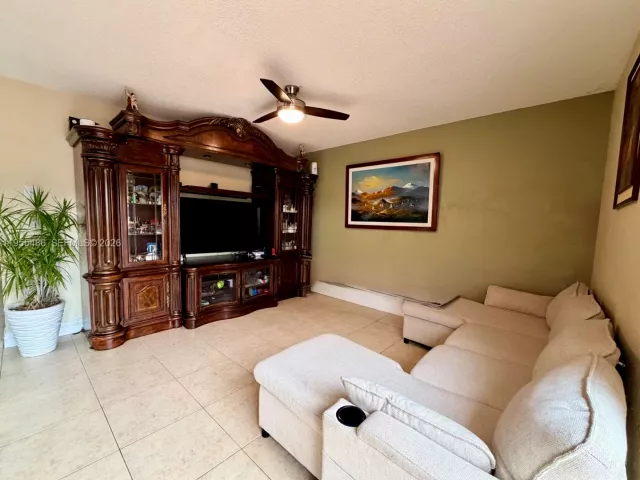 4-bedroom home for rent in Cooper City - 2865 Begonia Way 0 - MondialRealty