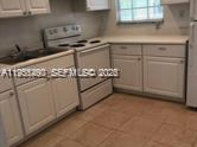 Home for rent at 700 NW 19th Ter 0 - photo 7462099