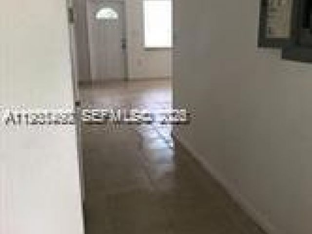 Home for rent at 700 NW 19th Ter 0 - photo 7462101