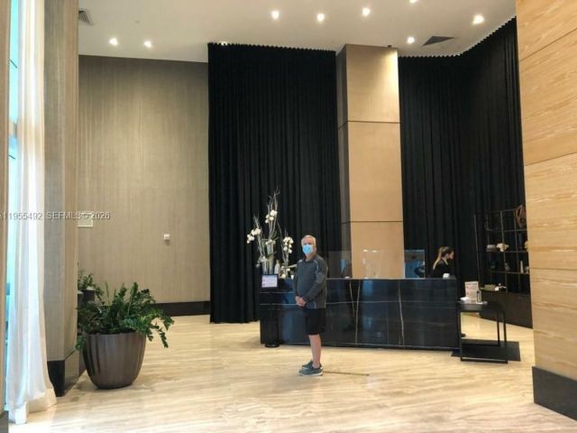 1-bedroom condo for rent in Miami - 950 N Brickell Bay Dr 3002 - MondialRealty