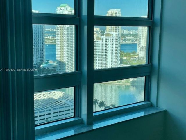 1-bedroom condo for rent in Miami - 950 N Brickell Bay Dr 3002 - MondialRealty
