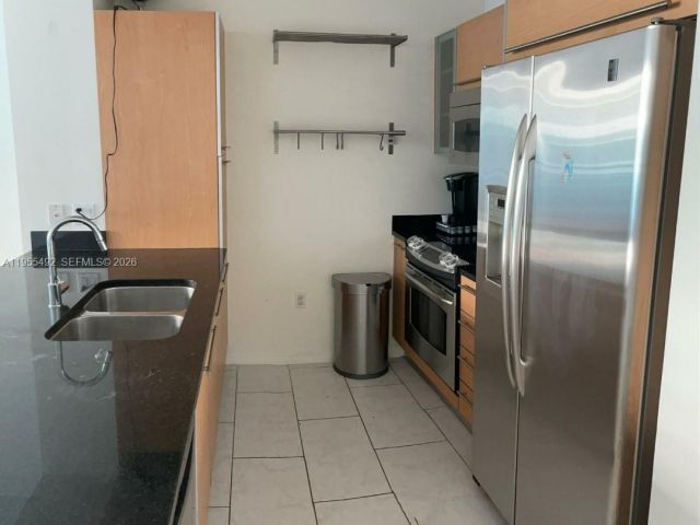 1-bedroom condo for rent in Miami - 950 N Brickell Bay Dr 3002 - MondialRealty