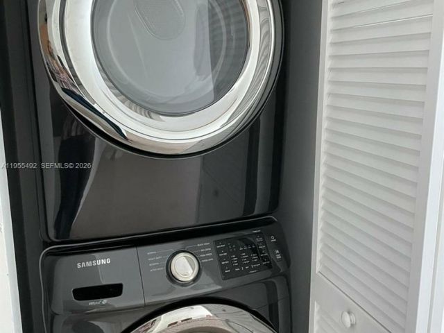 1-bedroom condo for rent in Miami - 950 N Brickell Bay Dr 3002 - MondialRealty