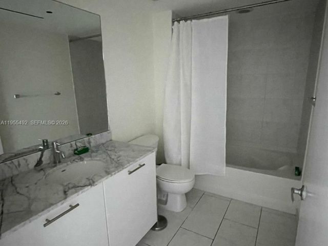 1-bedroom condo for rent in Miami - 950 N Brickell Bay Dr 3002 - MondialRealty