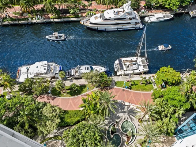 2-bedroom condo for sale in Fort Lauderdale - 333 Las Olas Way 2409 - MondialRealty