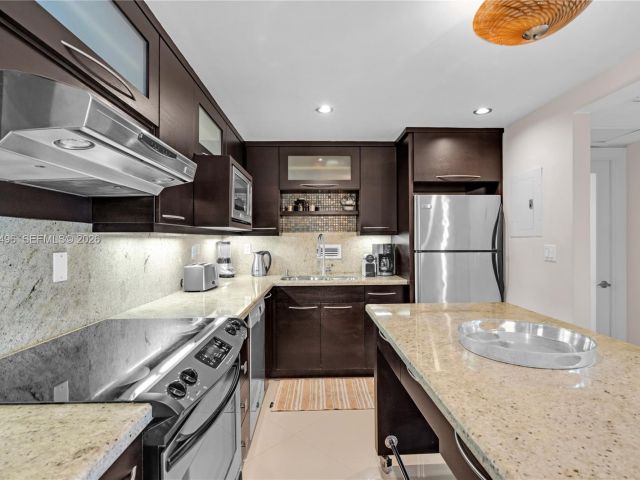 Apartment for sale  Unit #1006 - photo 7279881