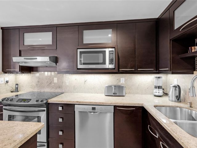 Apartment for sale  Unit #1006 - photo 7279883