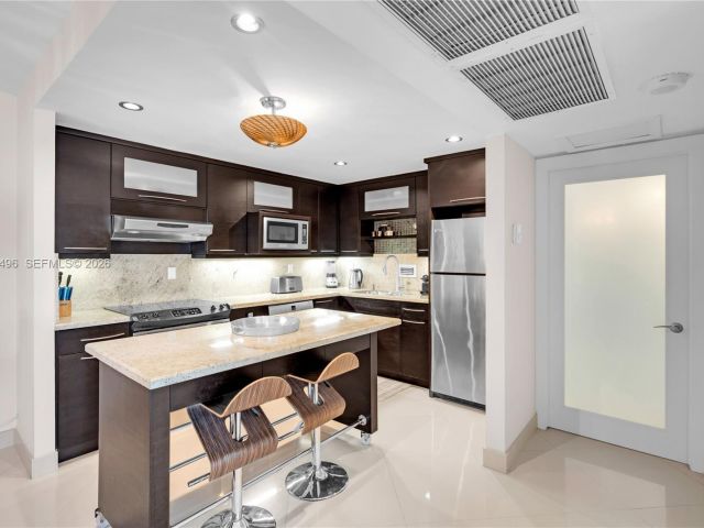 Apartment for sale  Unit #1006 - photo 7279884