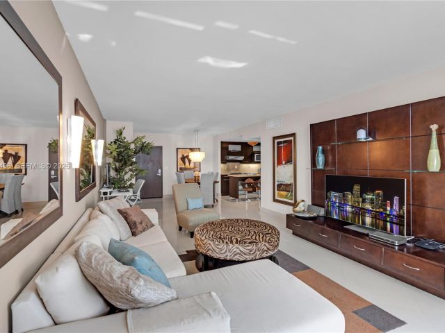 Apartment for sale  Unit #1006 - photo 7279887