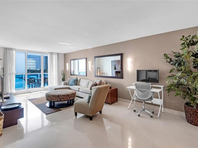 Apartment for sale  Unit #1006 - photo 7279889