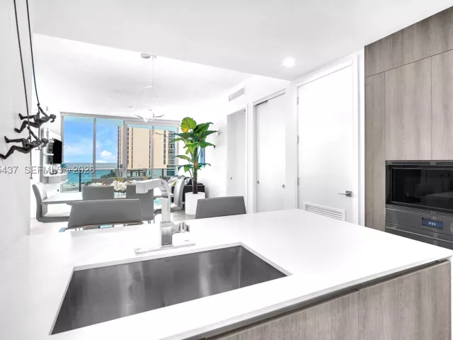 2-bedroom condo for rent in Sunny Isles Beach - 17550 Collins Ave 603 - MondialRealty