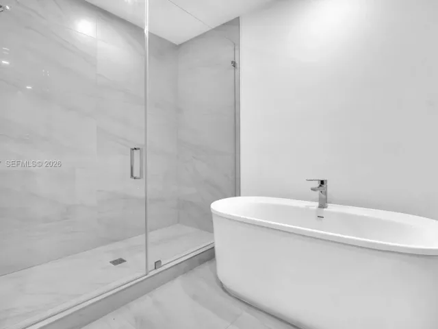 2-bedroom condo for rent in Sunny Isles Beach - 17550 Collins Ave 603 - MondialRealty