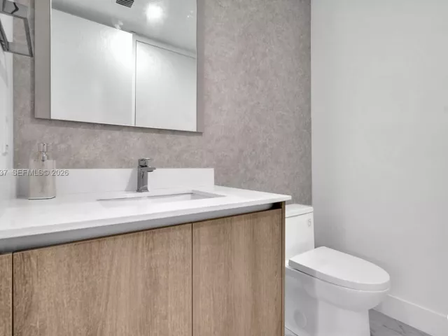 2-bedroom condo for rent in Sunny Isles Beach - 17550 Collins Ave 603 - MondialRealty