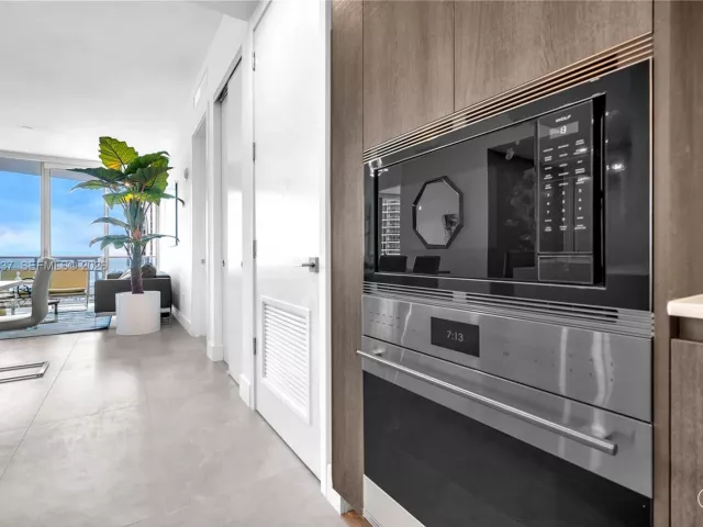 2-bedroom condo for rent in Sunny Isles Beach - 17550 Collins Ave 603 - MondialRealty