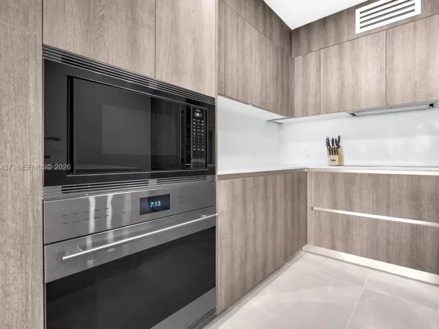 2-bedroom condo for rent in Sunny Isles Beach - 17550 Collins Ave 603 - MondialRealty