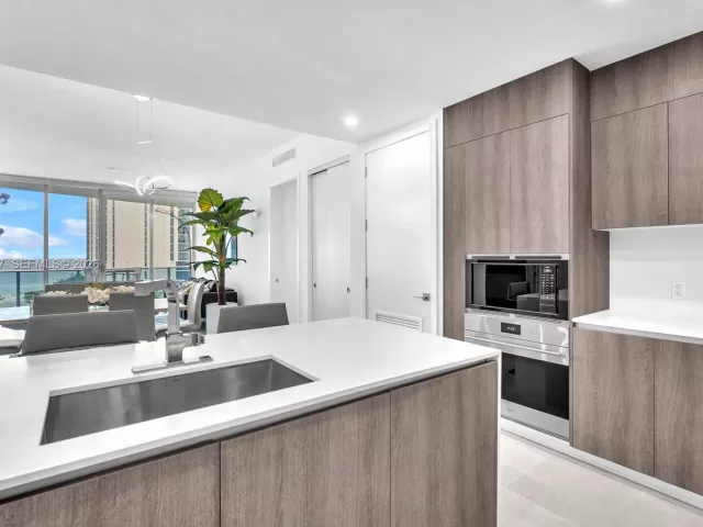 2-bedroom condo for rent in Sunny Isles Beach - 17550 Collins Ave 603 - MondialRealty