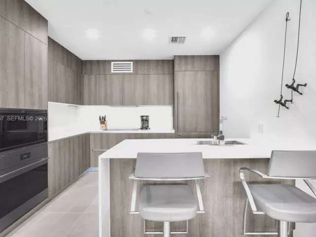 2-bedroom condo for rent in Sunny Isles Beach - 17550 Collins Ave 603 - MondialRealty