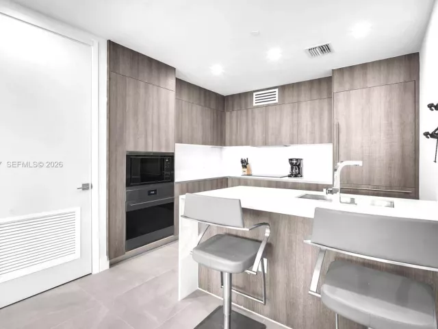 2-bedroom condo for rent in Sunny Isles Beach - 17550 Collins Ave 603 - MondialRealty