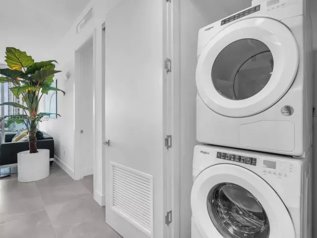 2-bedroom condo for rent in Sunny Isles Beach - 17550 Collins Ave 603 - MondialRealty