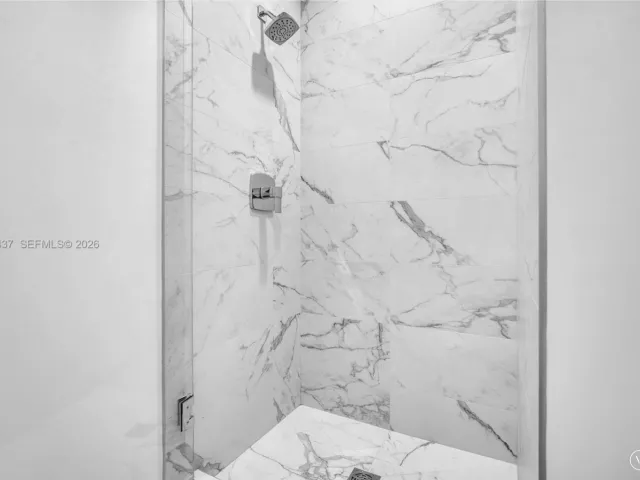 2-bedroom condo for rent in Sunny Isles Beach - 17550 Collins Ave 603 - MondialRealty