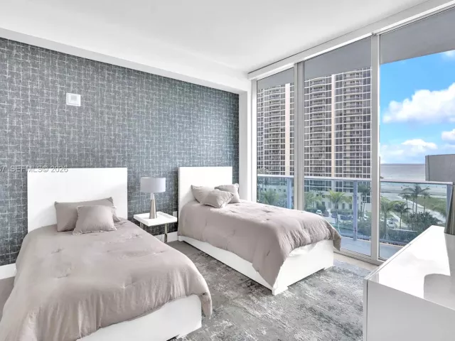2-bedroom condo for rent in Sunny Isles Beach - 17550 Collins Ave 603 - MondialRealty