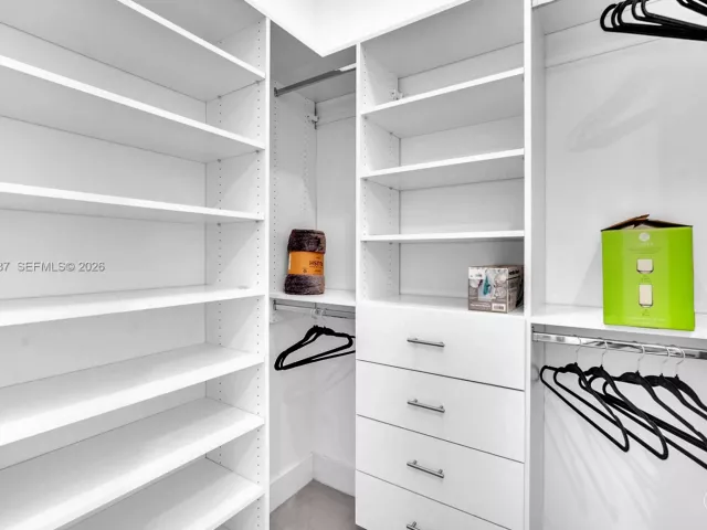 2-bedroom condo for rent in Sunny Isles Beach - 17550 Collins Ave 603 - MondialRealty