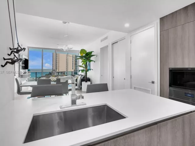 2-bedroom condo for rent in Sunny Isles Beach - 17550 Collins Ave 603 - MondialRealty