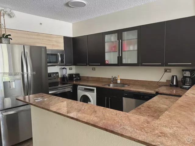 2-bedroom condo for rent in Miami Beach - 1500 Bay Rd 116S - MondialRealty