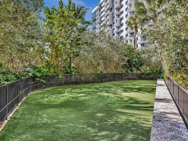 2-bedroom condo for rent in Miami Beach - 1500 Bay Rd 116S - MondialRealty