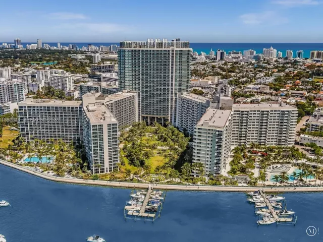 2-bedroom condo for rent in Miami Beach - 1500 Bay Rd 116S - MondialRealty