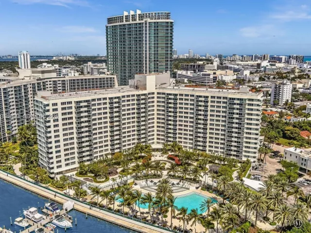 2-bedroom condo for rent in Miami Beach - 1500 Bay Rd 116S - MondialRealty