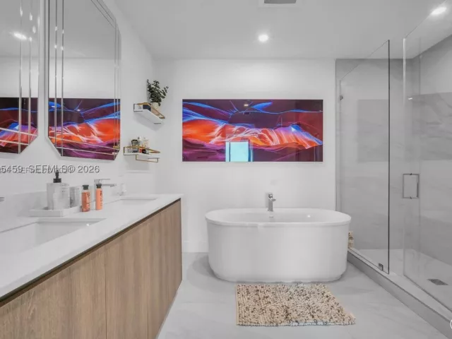2-bedroom condo for rent in Sunny Isles Beach - 17550 Collins Ave 704 - MondialRealty