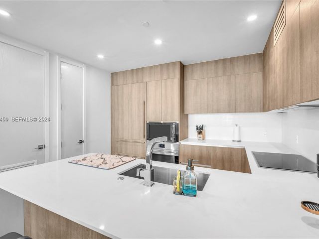 Apartment for rent  Unit #704 - photo 7286828