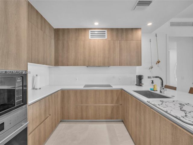 Apartment for rent  Unit #704 - photo 7286829