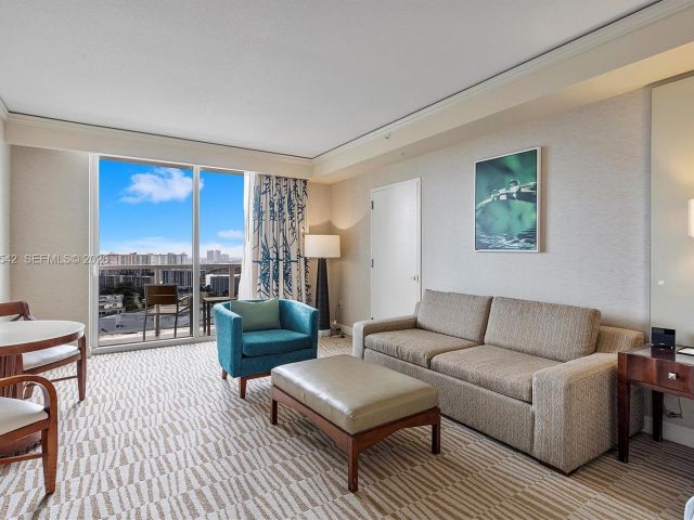 Apartment for sale  Unit #1817 - photo 7440182