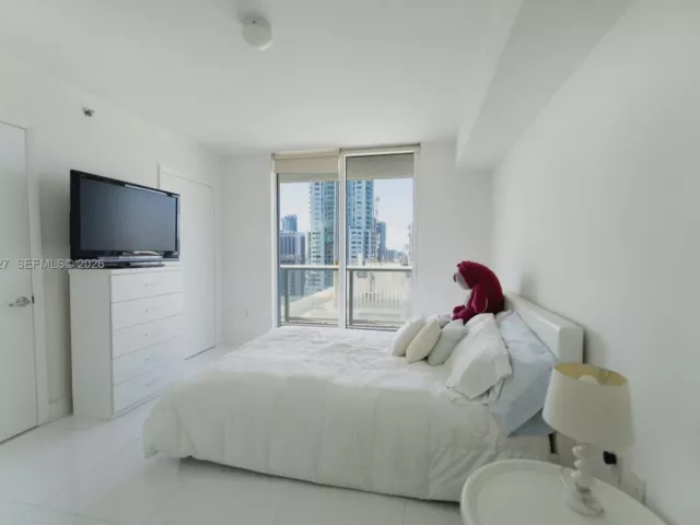 3-bedroom condo for sale in Miami - 50 Biscayne Blvd 3702 - MondialRealty