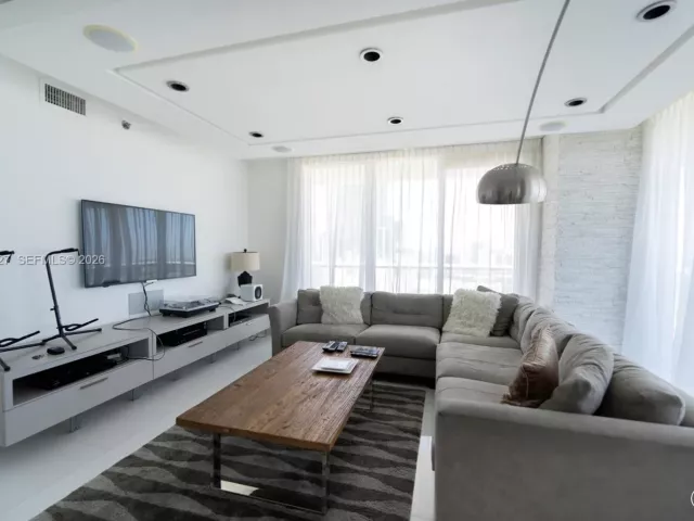 3-bedroom condo for sale in Miami - 50 Biscayne Blvd 3702 - MondialRealty