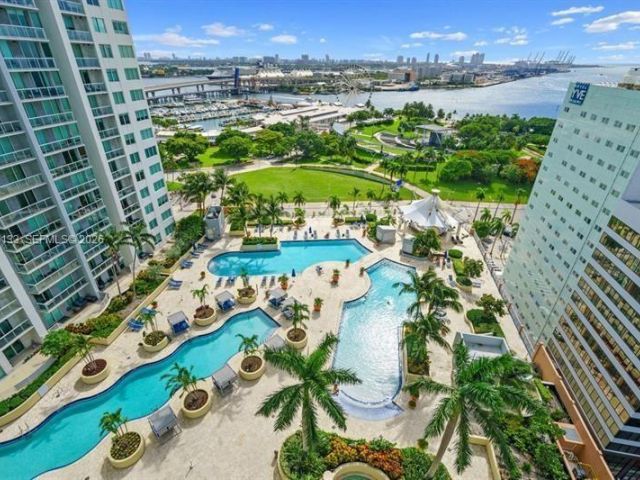 1-bedroom condo for sale in Miami - 244 Biscayne Blvd 3104 - MondialRealty