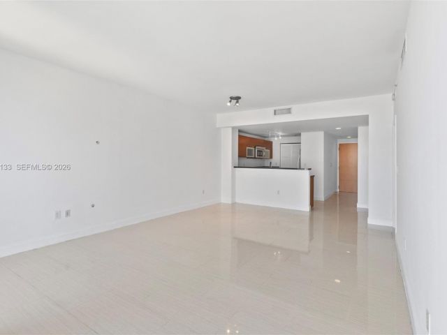 1-bedroom condo for sale in Miami - 244 Biscayne Blvd 3104 - MondialRealty