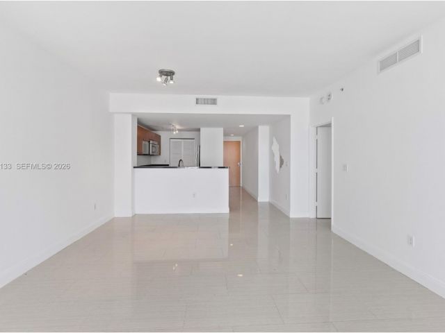 1-bedroom condo for sale in Miami - 244 Biscayne Blvd 3104 - MondialRealty