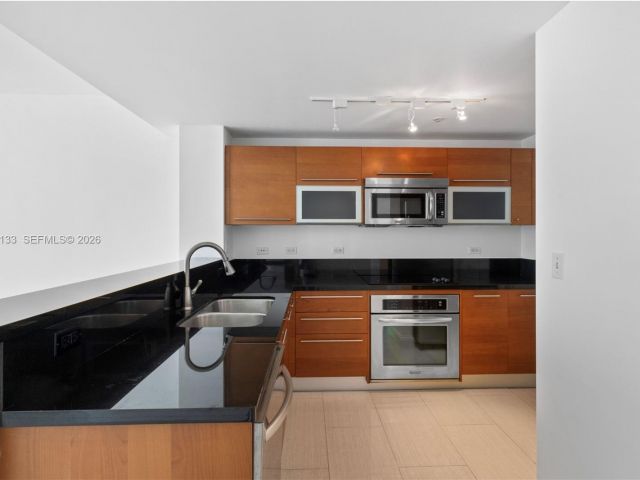 1-bedroom condo for sale in Miami - 244 Biscayne Blvd 3104 - MondialRealty