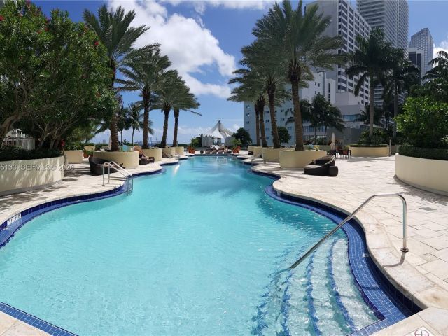 1-bedroom condo for sale in Miami - 244 Biscayne Blvd 3104 - MondialRealty