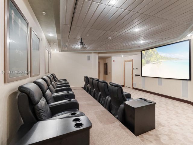 1-bedroom condo for sale in Miami - 244 Biscayne Blvd 3104 - MondialRealty