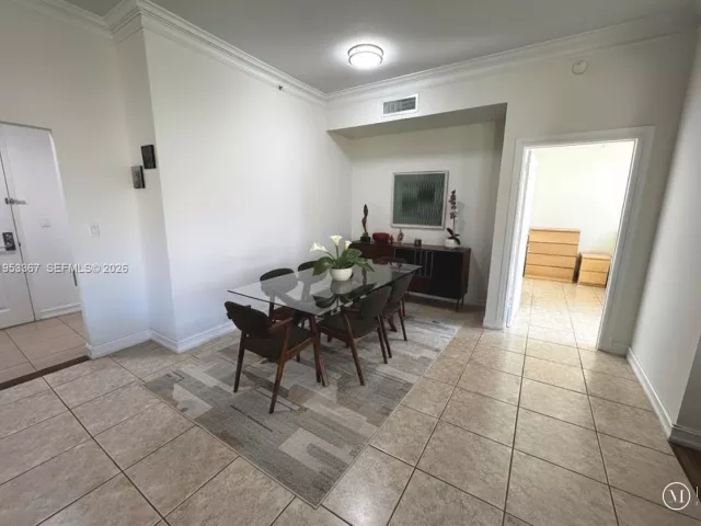 2-bedroom condo for sale in Aventura - 3001 NE 185th St 514 - MondialRealty