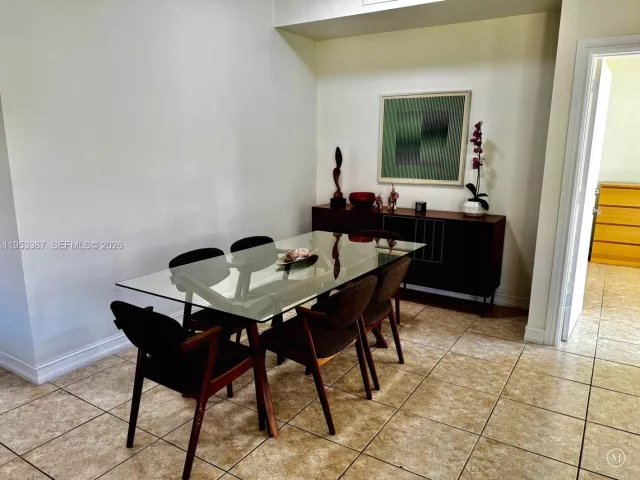 2-bedroom condo for sale in Aventura - 3001 NE 185th St 514 - MondialRealty