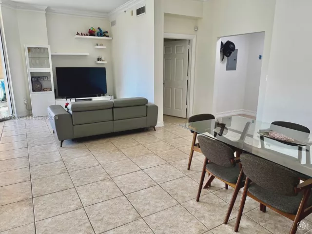 2-bedroom condo for sale in Aventura - 3001 NE 185th St 514 - MondialRealty