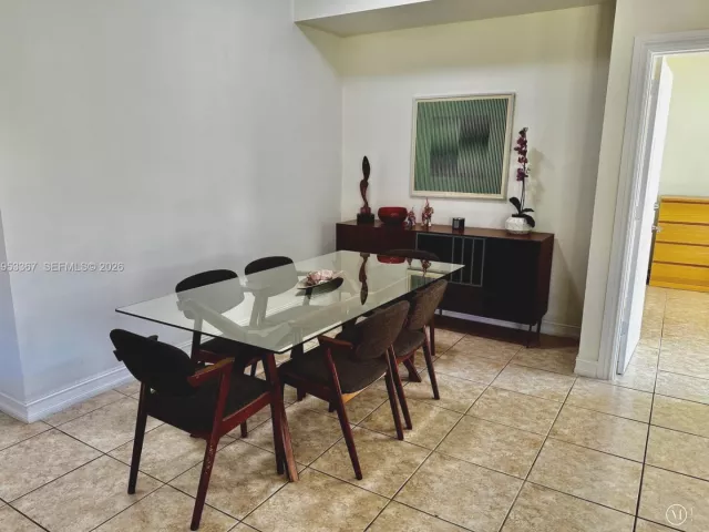 2-bedroom condo for sale in Aventura - 3001 NE 185th St 514 - MondialRealty