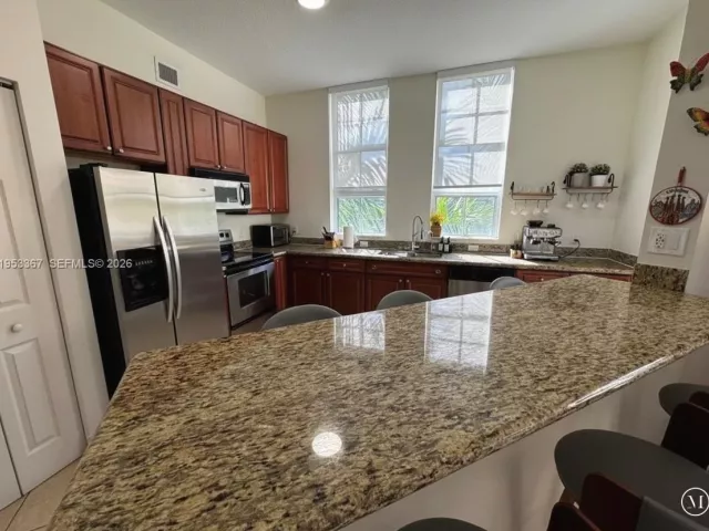 2-bedroom condo for sale in Aventura - 3001 NE 185th St 514 - MondialRealty