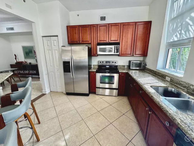 2-bedroom condo for sale in Aventura - 3001 NE 185th St 514 - MondialRealty