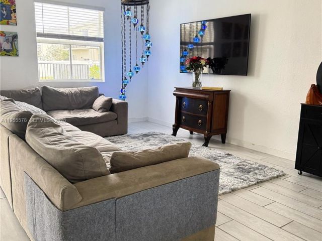 4-bedroom home for rent in Homestead - 1783 SE 7th Ter 0 - MondialRealty